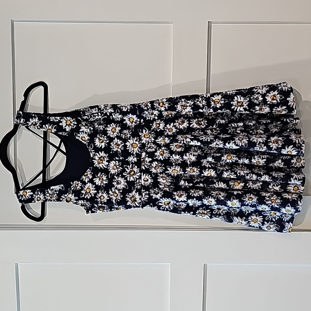 Doe & Rae Navy blue baby doll dress with white and yellow daisies. Size M sku122 - Picture 3 of 7